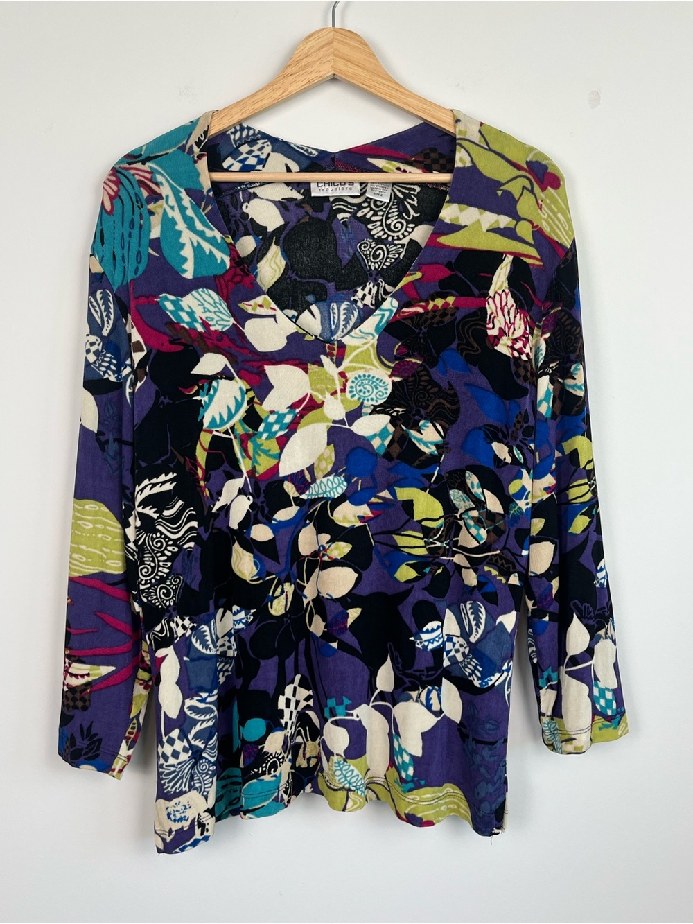 Chico’s Travelers multicolor abstract floral 3/4 sleeve slinky knit top, large.